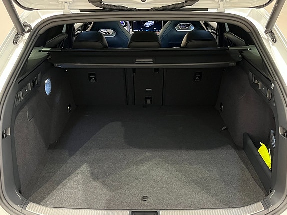 Volkswagen Passat 10 of 23