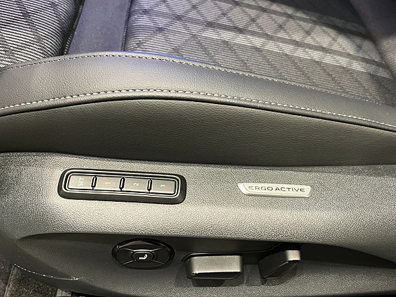Volkswagen Passat 15 of 23