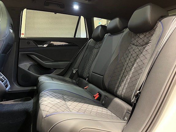 Volkswagen Passat 11 of 23