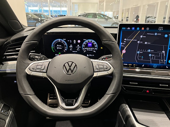 Volkswagen Passat 17 of 23