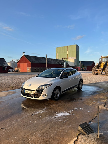 Renault Megane III 2 of 5