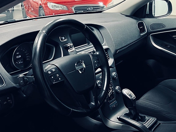 Volvo V40 12 of 21