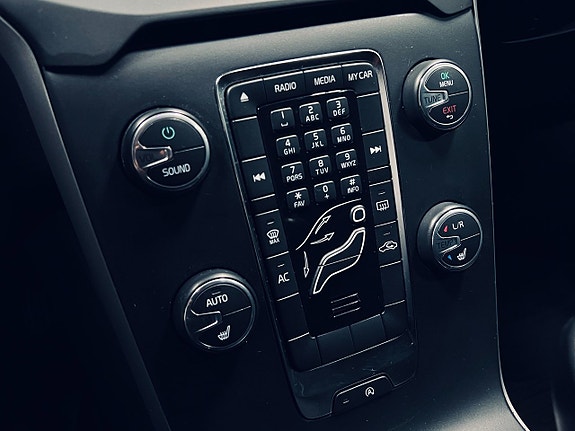 Volvo V40 15 of 21