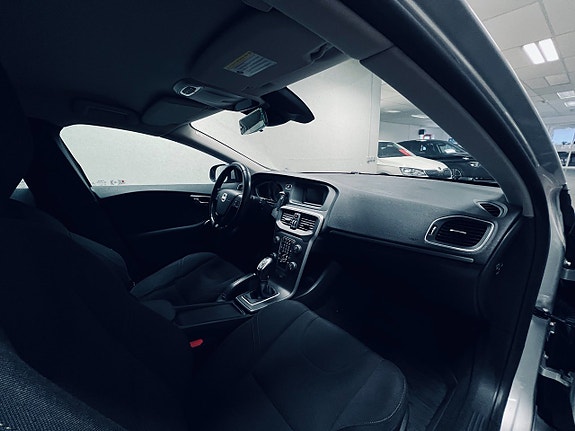 Volvo V40 8 of 21