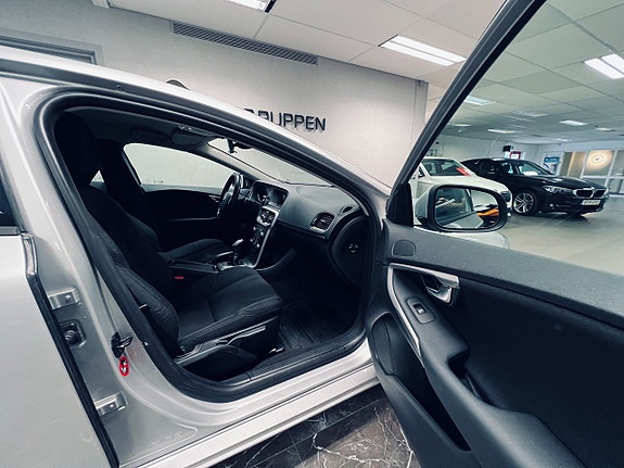 Volvo V40 7 of 21
