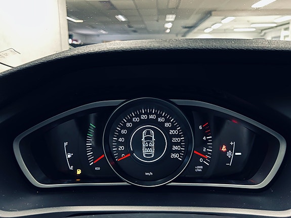 Volvo V40 14 of 21