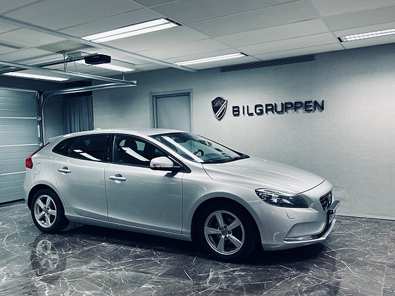 Volvo V40 2 of 21