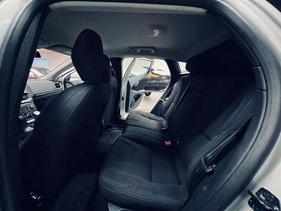 Volvo V40 11 of 21