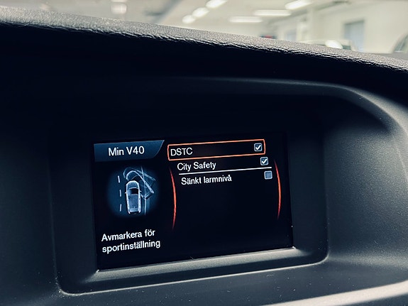 Volvo V40 17 of 21