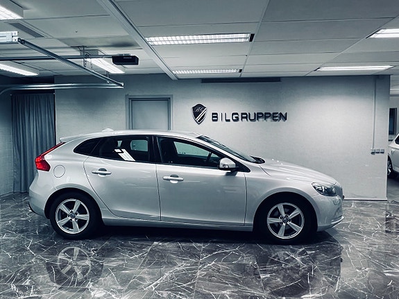 Volvo V40 3 of 21