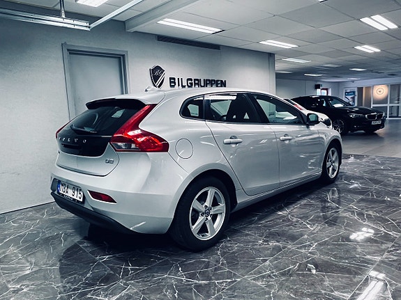 Volvo V40 4 of 21
