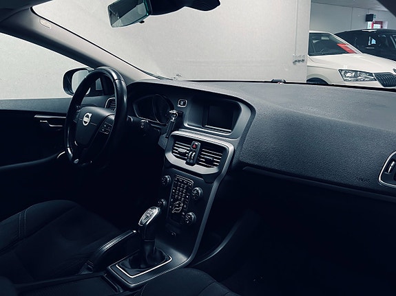 Volvo V40 9 of 21
