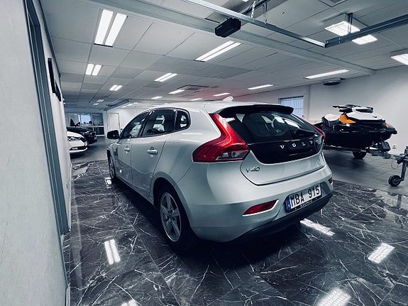 Volvo V40 6 of 21