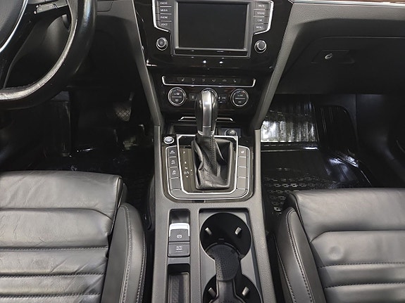 Volkswagen Passat 11 of 21