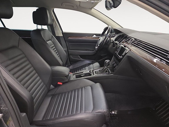 Volkswagen Passat 15 of 21
