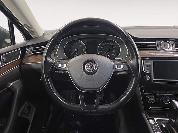Volkswagen Passat 13 of 21