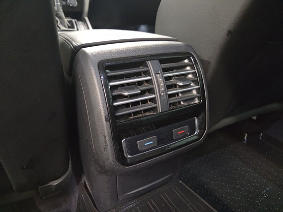 Volkswagen Passat 19 of 21