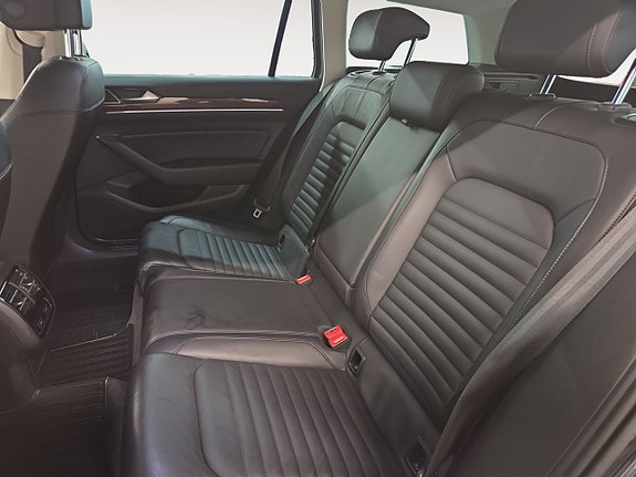 Volkswagen Passat 14 of 21