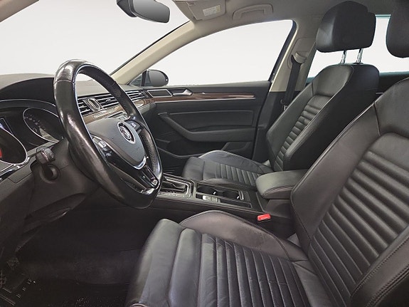 Volkswagen Passat 9 of 21