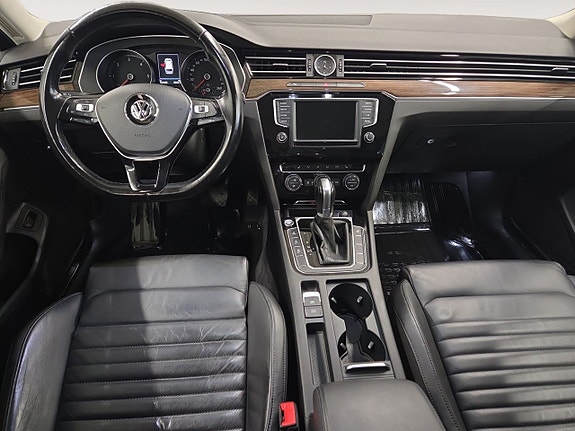 Volkswagen Passat 10 of 21