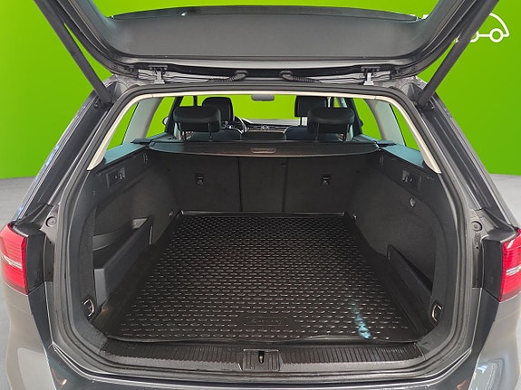 Volkswagen Passat 16 of 21