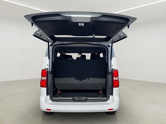 Peugeot Traveller 12 of 29