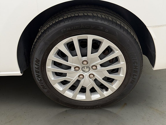 Peugeot Traveller 27 of 29