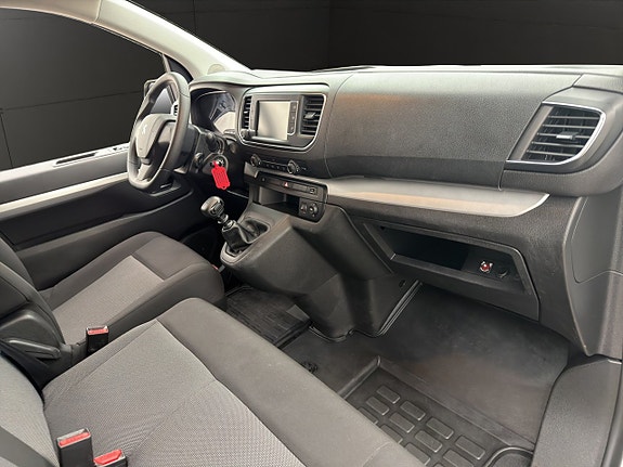 Peugeot Traveller 25 of 29