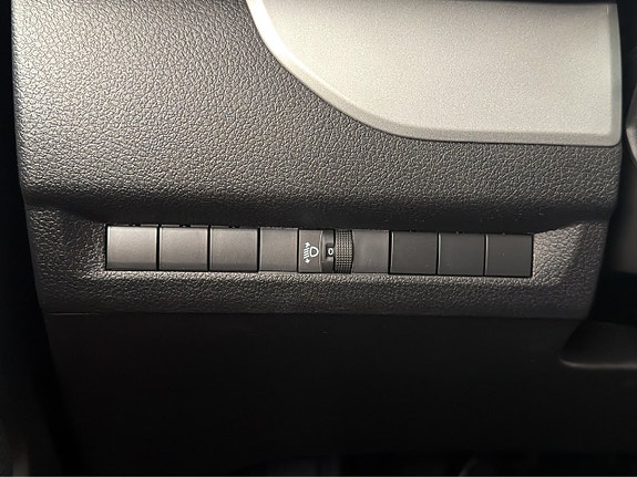 Peugeot Traveller 13 of 29