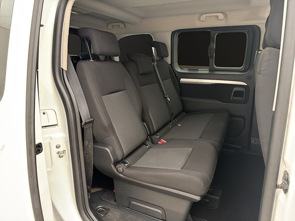 Peugeot Traveller 23 of 29