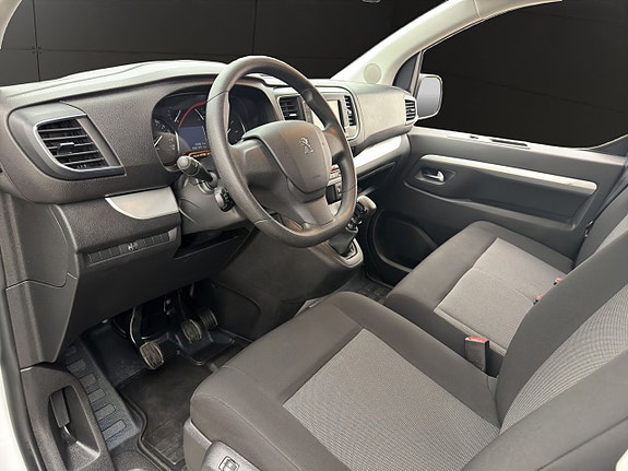 Peugeot Traveller 15 of 29