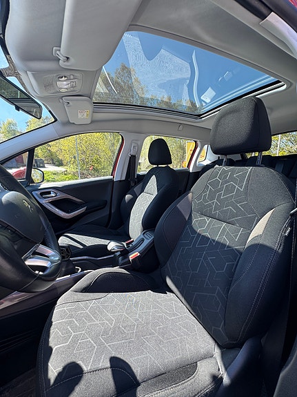 Peugeot 2008 7 of 9