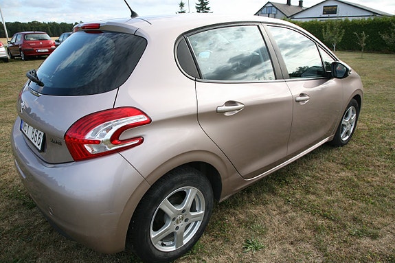 Peugeot 208 10 of 18