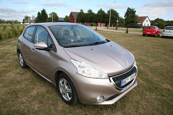 Peugeot 208 4 of 18