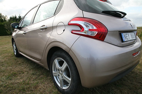 Peugeot 208 9 of 18