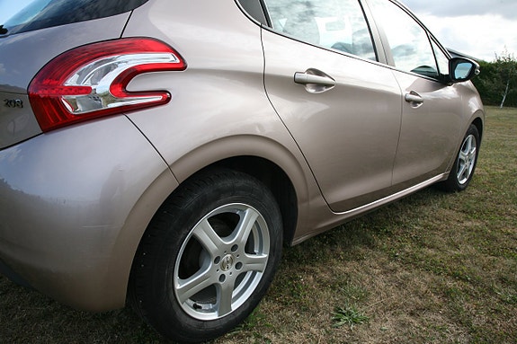 Peugeot 208 11 of 18