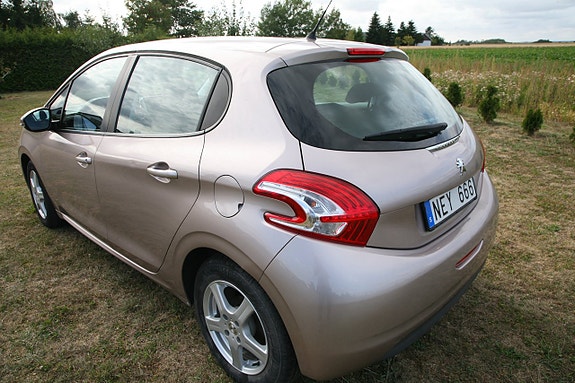 Peugeot 208 7 of 18