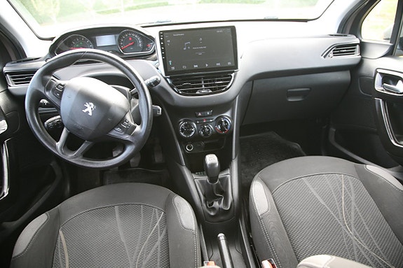 Peugeot 208 16 of 18