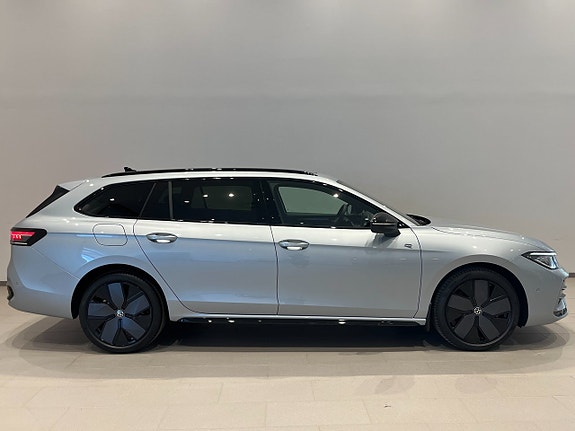 Volkswagen Passat 4 of 26
