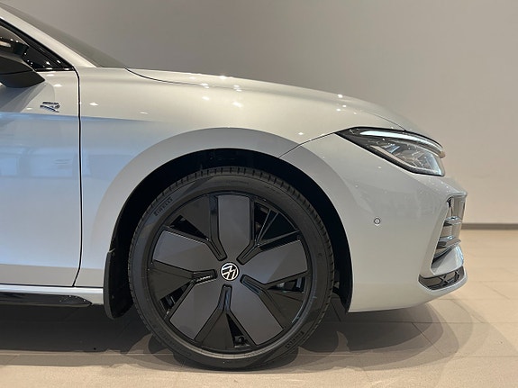 Volkswagen Passat 5 of 26