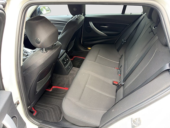 BMW 320d 12 of 15