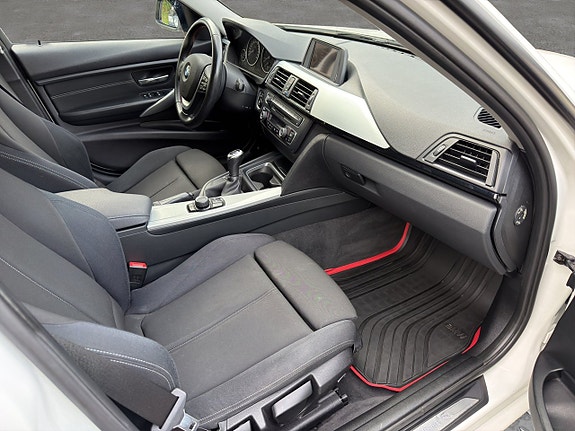 BMW 320d 11 of 15