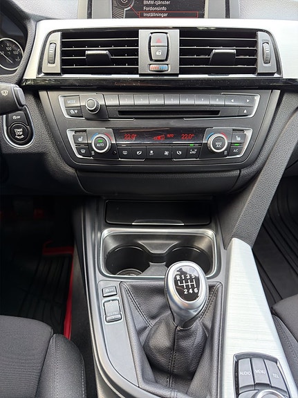 BMW 320d 13 of 15