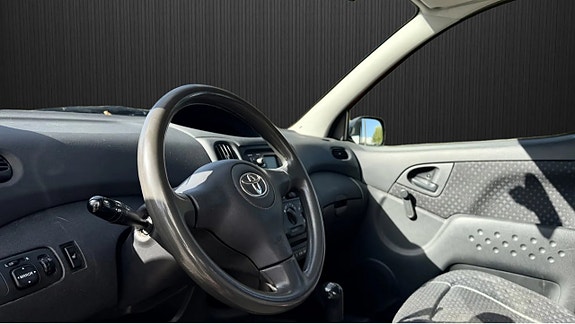Toyota Yaris Verso 5 of 7