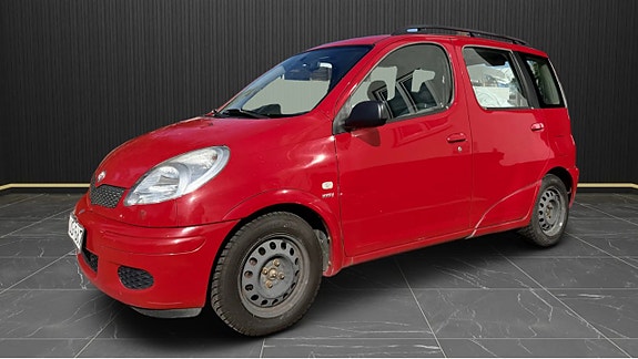 Toyota Yaris Verso 2 of 7