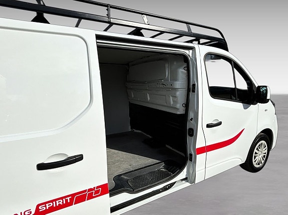 Renault Trafic 4 of 8