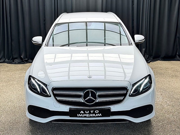 Mercedes-Benz E220 3 of 30