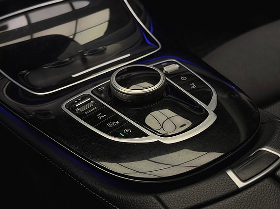 Mercedes-Benz E220 29 of 30