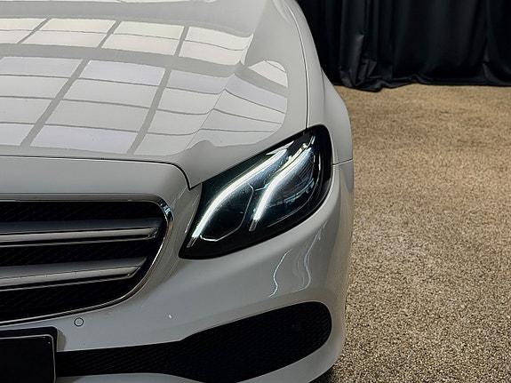 Mercedes-Benz E220 5 of 30