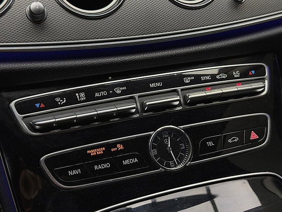 Mercedes-Benz E220 28 of 30